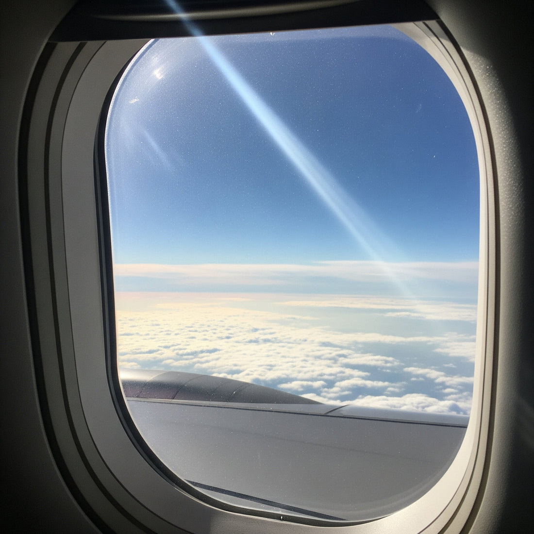 機内での意外な事実！飛行機でも日焼け対策を